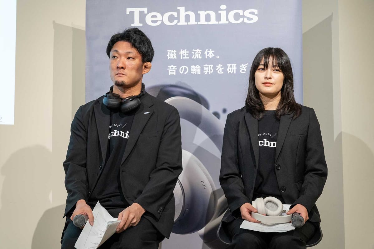 パナソニックのコミュニケーションネットワーク事業部 ハード設計部 ハード設計九課の武田理玖氏(左)と、デザインセンター AVC部 コミュニケーションネットワークデザイン課の工藤帆夏氏(右)