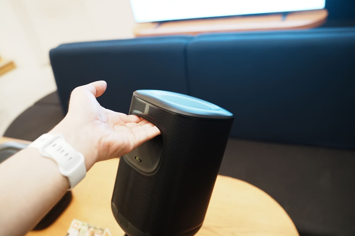 バッテリーを内蔵し、好きな場所に気軽に設置できるCOVE P1