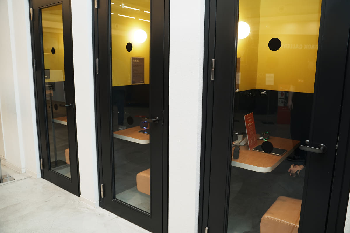 ボックス型コーナーの「Personal Listening Room」