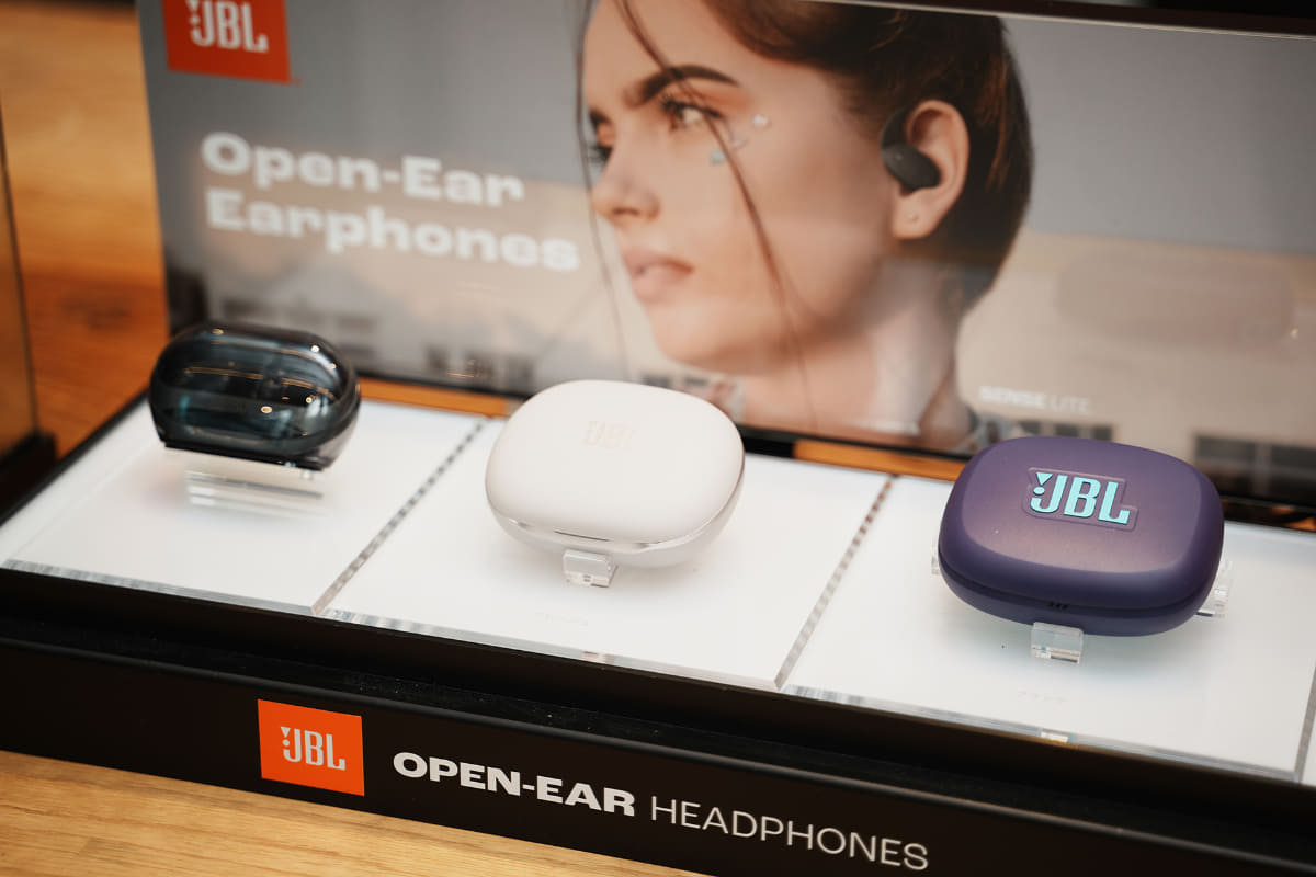手軽なBluetoothスピーカーなどを集めたコーナーや、直販サイトでのみ扱っているモデルを見る事ができるコーナーも