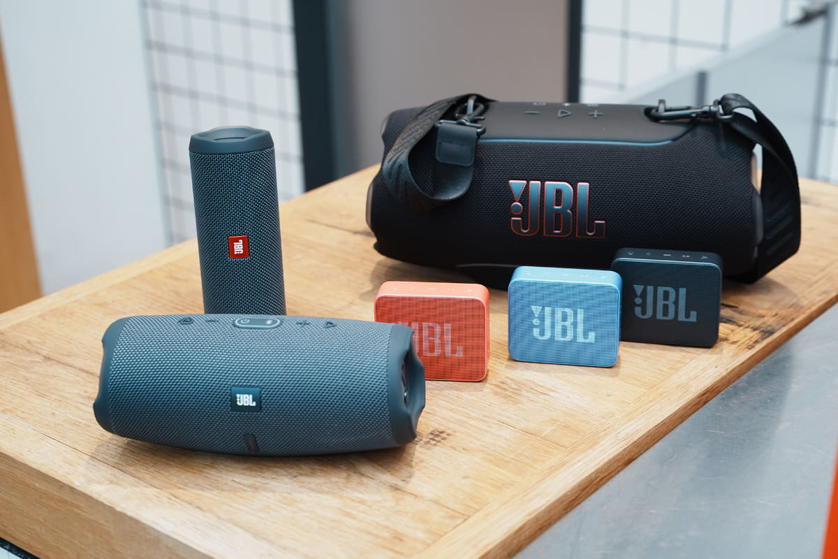 手軽なBluetoothスピーカーなどを集めたコーナーや、直販サイトでのみ扱っているモデルを見る事ができるコーナーも