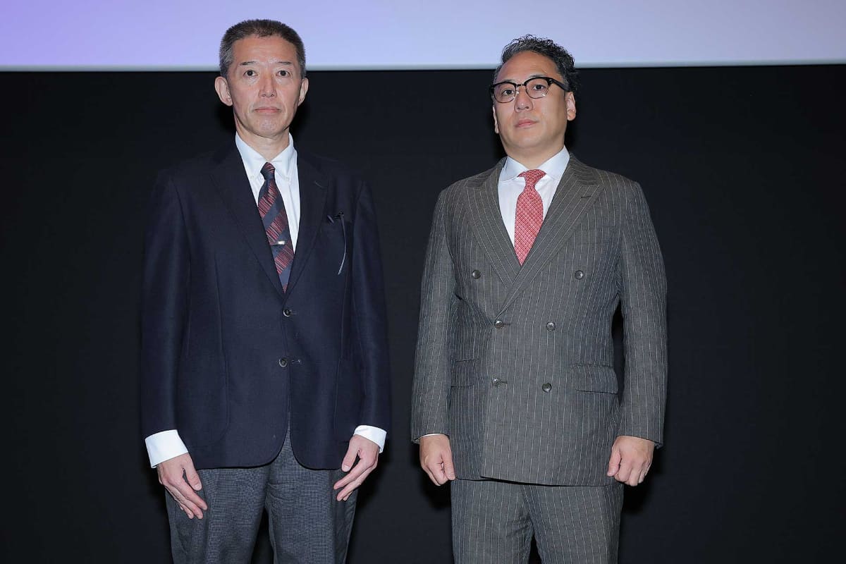 内覧会に登壇したDolby Japanの尾崎卓也氏(左)と佐々木興業の佐々木武彦社長(右)