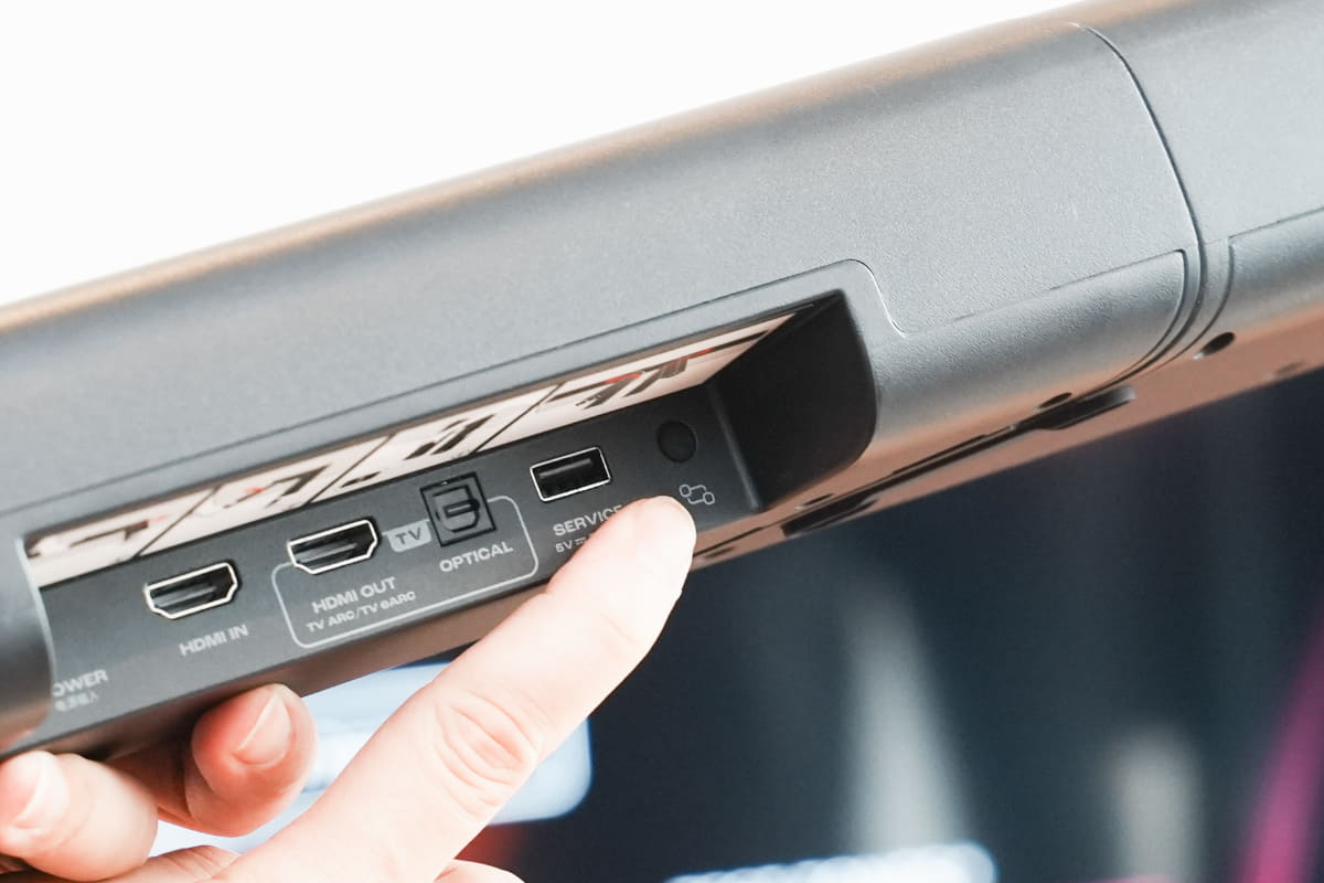 SB580MK2の背面にある専用ボタンを押して、ペアリングモードに移行