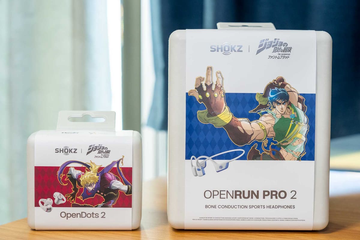 「OpenDots 2 ディオ・ブランドーモデル」(左)と「OpenRun Pro 2 ジョナサン・ジョースターモデル」(右)