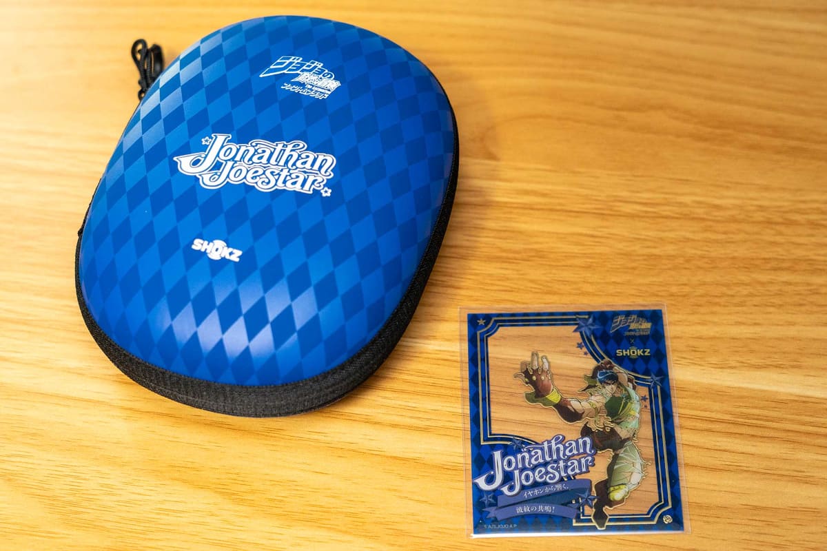 「OpenRun Pro 2 ジョナサン・ジョースターモデル」のキャリングケースとコラボクリアカード