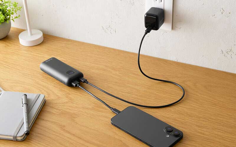 パススルー充電に対応