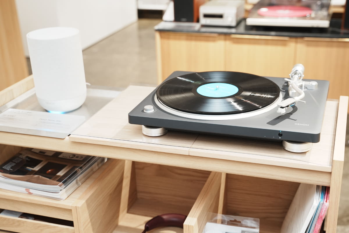 Bluetooth対応レコードプレーヤー「DP-500BT」と、ワイヤレススピーカー「Denon Home 200」を使ったシステム