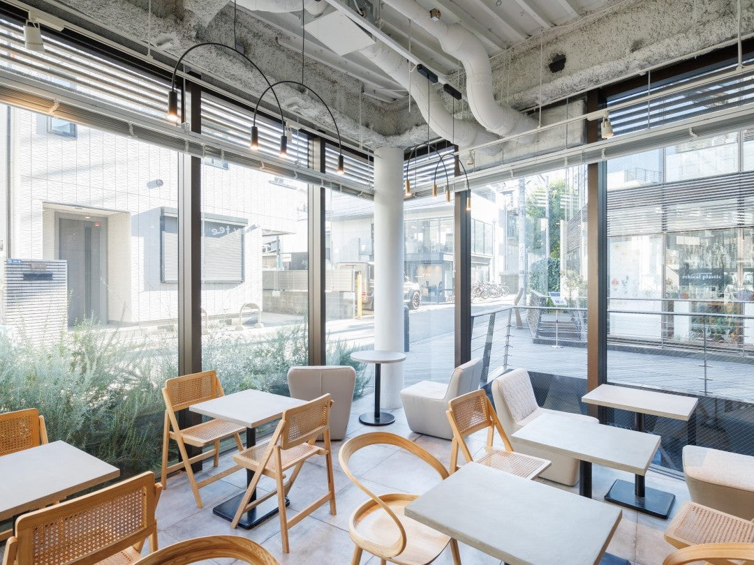 カフェスペース「NANA TEA & Tsustumi 青山本店」
