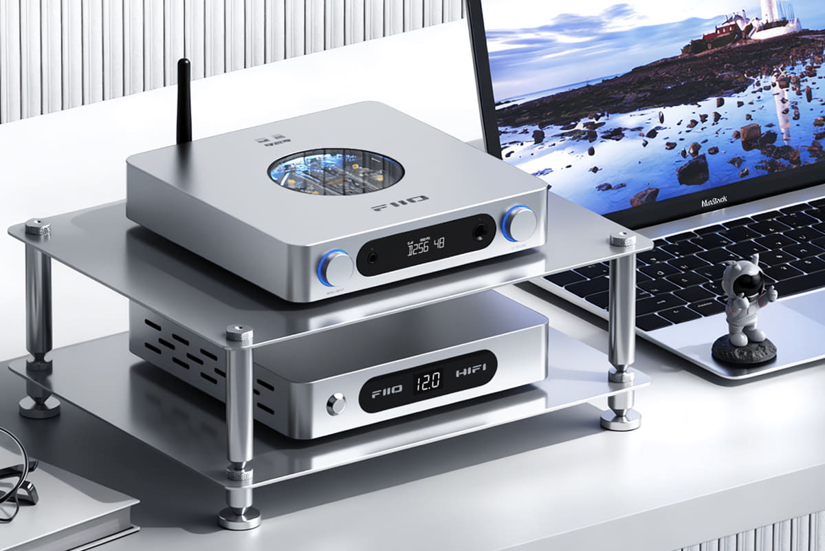 下段が「DARKSIDE PRO」。デスクトップオーディオ製品などと組み合わせて使用できる