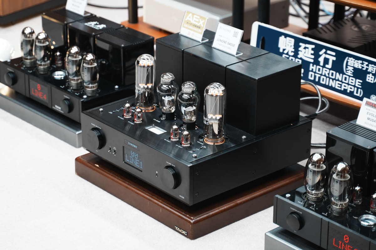 フラッグシップモデルの「JUNONE 845SE」