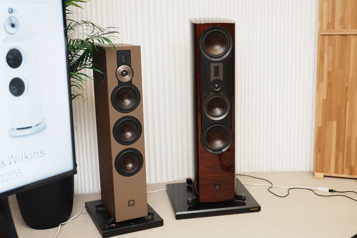 DALIのスピーカーも登場。左からSONIK 9、EPIKORE 9