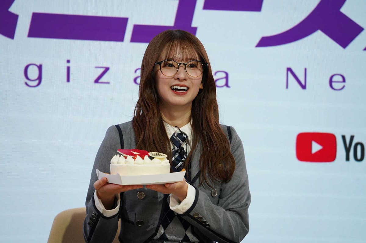 菅原は10月31日が誕生日だが、次回の「週刊乃木坂ニュース」の配信は11月2日のため、サプライズで誕生日ケーキが渡された