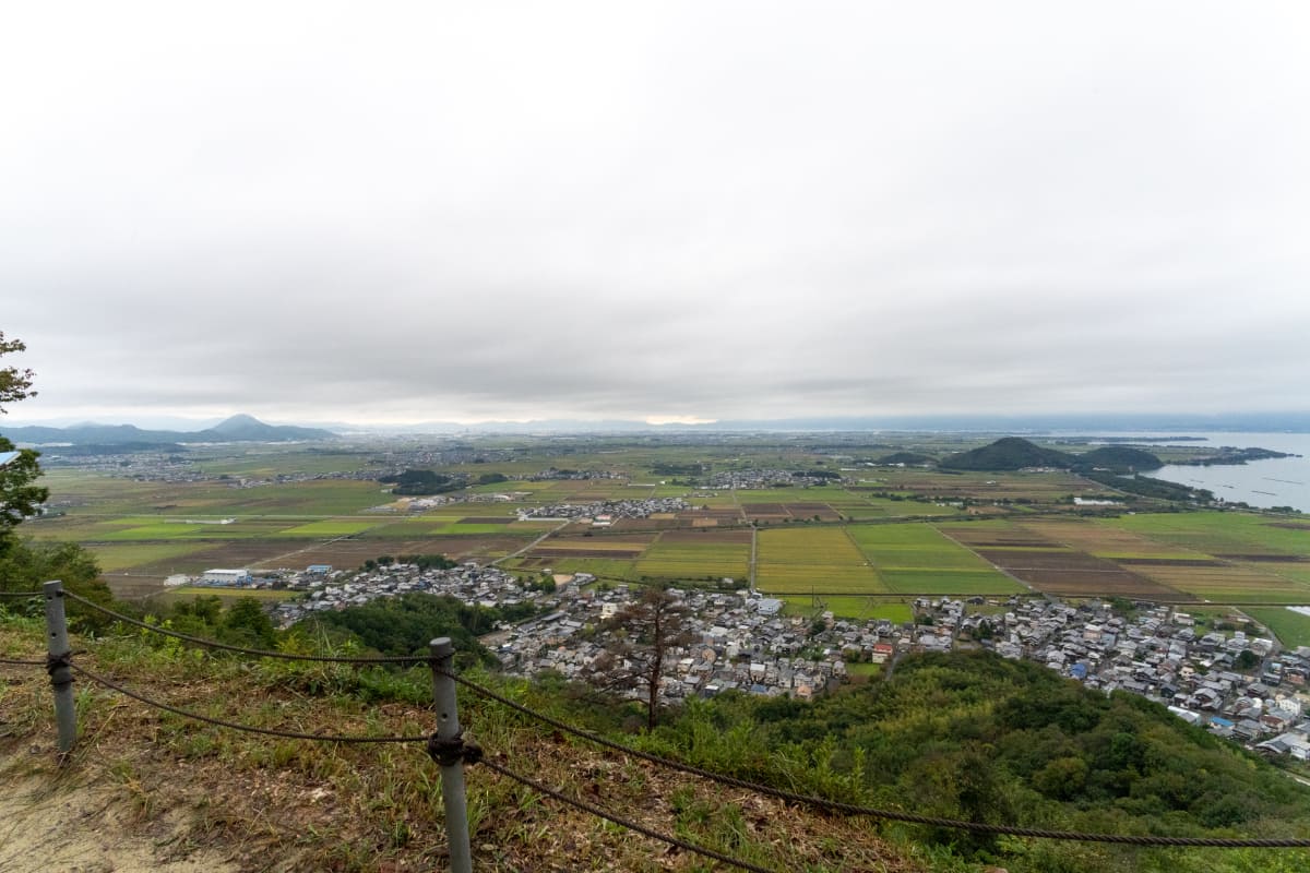 こっち側も綺麗。広場自体が居心地良いです