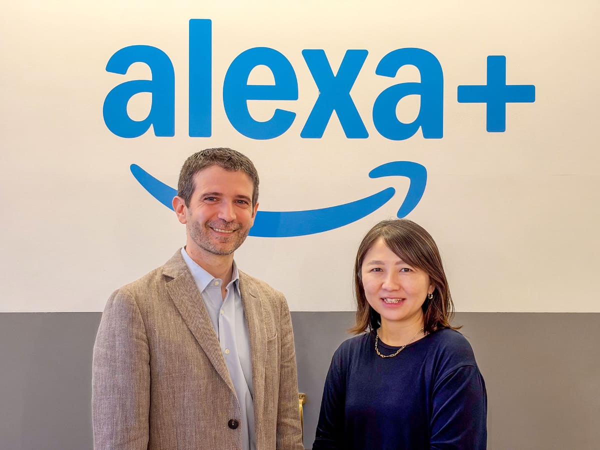 Amazon Alexa インターナショナル 日本・オーストラリア担当リージョナルマネージャーである、ジャンマリア・ヴィスコンティ氏(左)と、アマゾンジャパン・Echo／Ring／スマートホーム事業本部長の丸山舞氏(右)