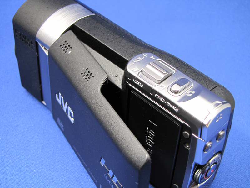 ボディと液晶モニタのかみ合わせデザインが見事