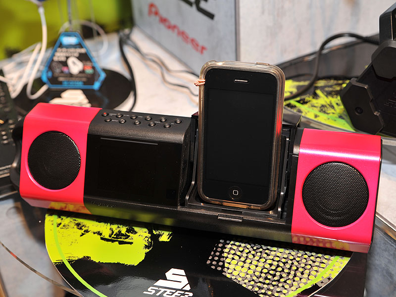 iPod/iPhoneも搭載できる