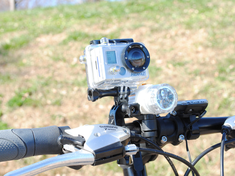 自転車の斜め前方と左右から