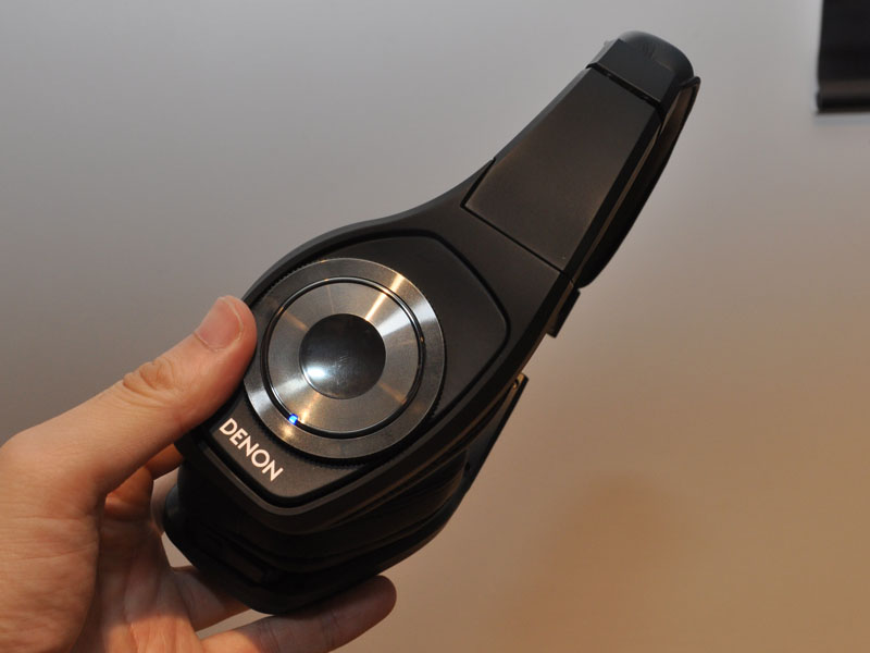 「AH-NCW500」のブラックモデル