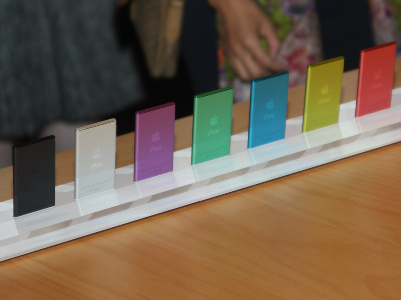 <CENTER>カラーは、PRODUCT REDを合わせると全8色</CENTER>