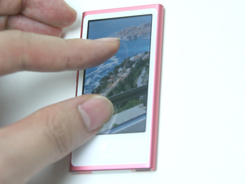 縦画面、横画面で表示可能。2点タッチで拡大縮小できる