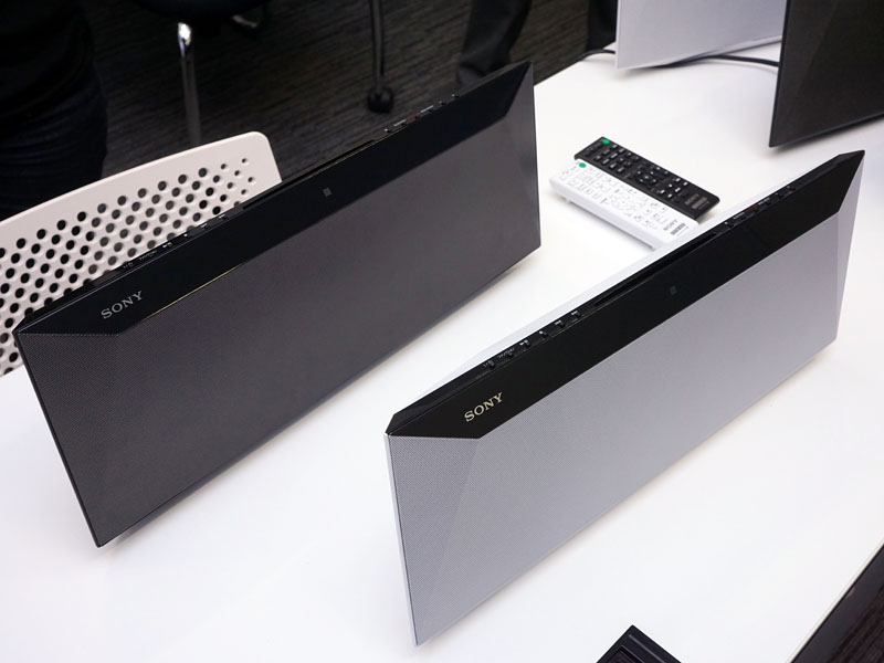 BT60はブラック(B)、ホワイト(W)の2色展開。前面にパンチグリルを使っている