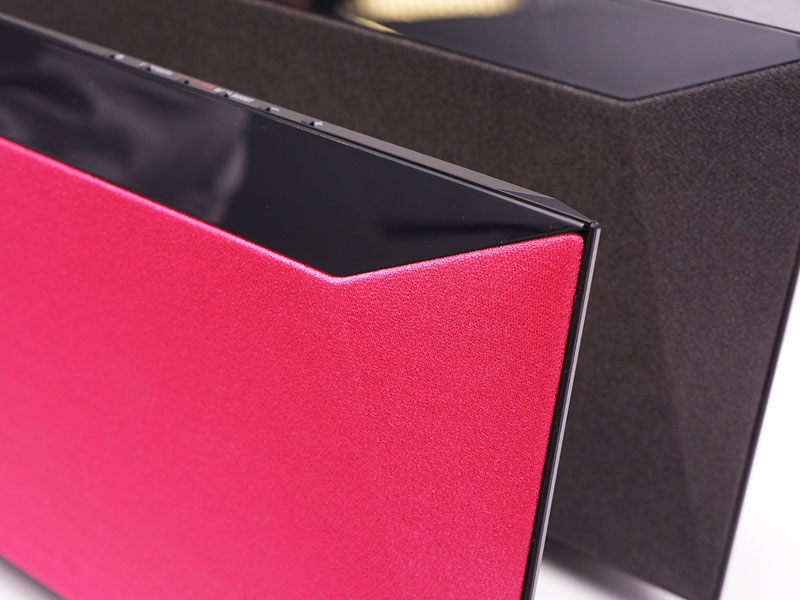 BT40の前面はサランネット