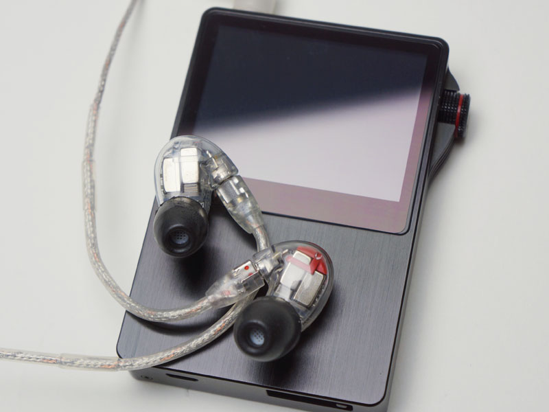 試聴には「HDP-R10」や「AK120」を使用した