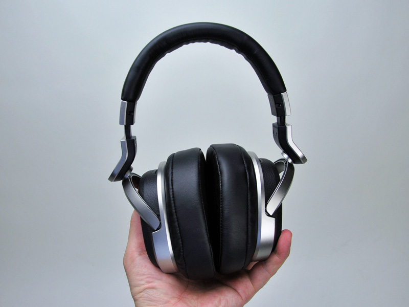 ワイヤレスヘッドフォン