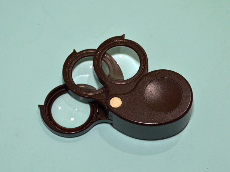 Amazonで購入した精密三重鏡製15倍ルーペ「LP-31G」