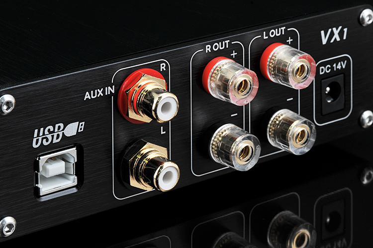 端子は金メッキ処理されている