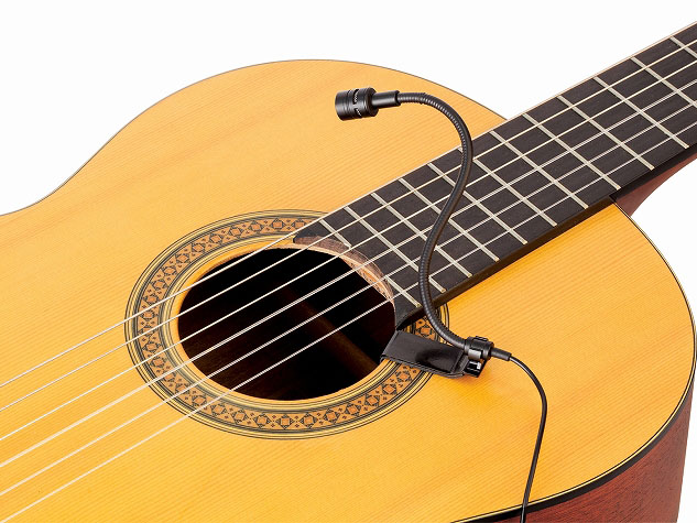 アコースティックギター用のクリップマイクの使用イメージ