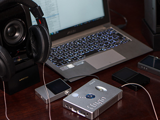 レビュー】汎用DAC使わず圧倒的な高音質。“持ち運べる”約24万円のUSB