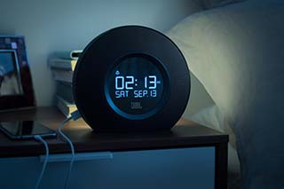 JBLBluetoothスピーカー デジタル時計付き JBL Horizon | アラームクロック、FMラジオ、USB充電機能