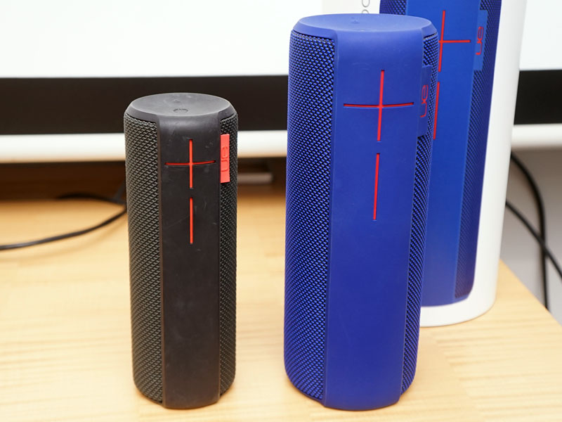 左がUE BOOM(WS700)、右がUE MEGABOOM(WS900)。サイズの違いは一目瞭然。だが、見た目ほど重くはない