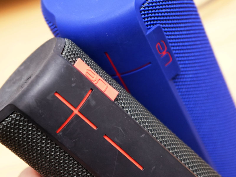 BOOMとMEGABOOM、サイズは違うがデザインは共通している