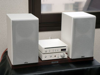 NANOCOMPOとELACのスピーカーをセットにした省スペースオーディオ