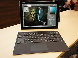 フリップ機構で液晶回転。新生VAIOの「VAIO Z」 - AV Watch