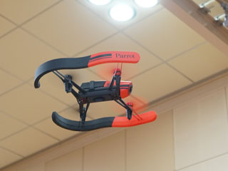 Parrot、1080/30p対応新ドローン「Bebop Drone」。HMD装着で“没入型