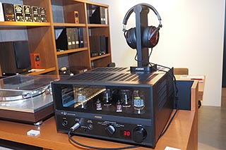 ヘッドフォン専用で30kg超の真空管アンプ「HP-V8」。フォステクスが秋