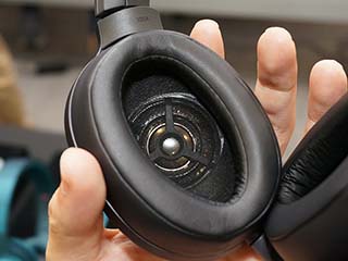 SONY hear on ハイレゾヘッドフォン ソニー、“感性価値に訴える”新ハイレゾヘッドフォン「h.ear on