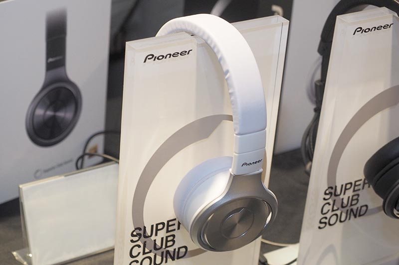 「Superior Club Sound」シリーズのヘッドフォン「SE-MX8」