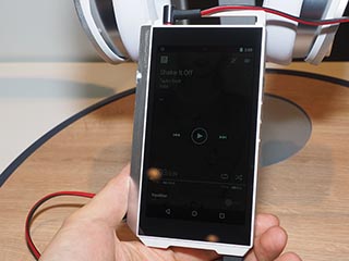 オンキヨーとパイオニアのハイレゾプレーヤーで、定額制音楽配信