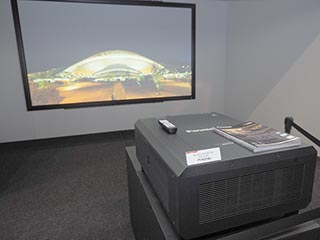 パナソニック、「4K+」のレーザー光源DLPプロジェクタや多目的4Kカメラ