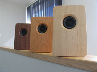 宗七音響、天然木を使ったスピーカーとオリジナルのプラグのRCA