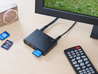 サンワサプライ、手のひらサイズで約7千円のSD/USBメディア