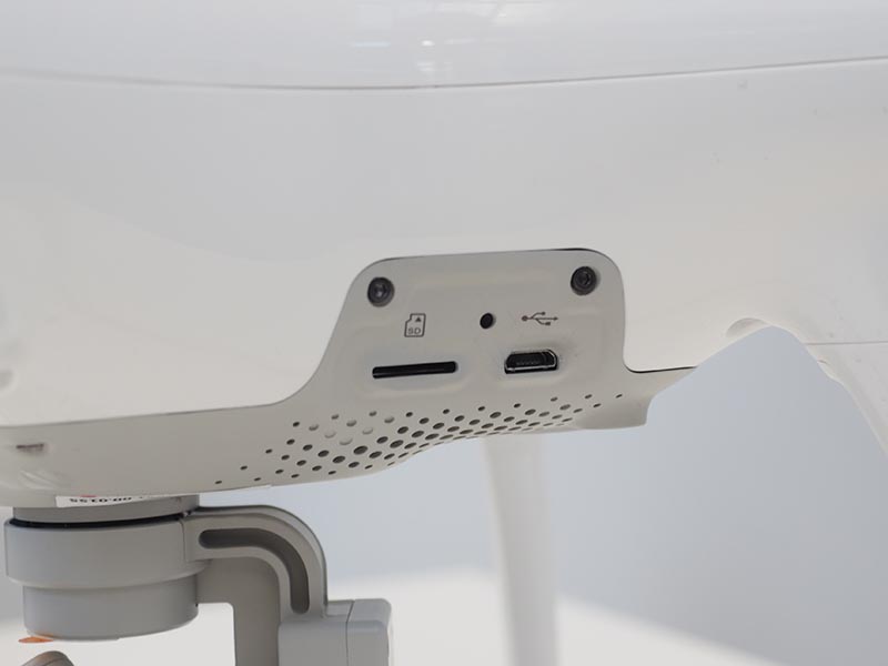 microSDスロット/USB端子部