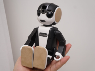 RoBoHoN ロボット 本体と充電器 ロボホンTopPage
