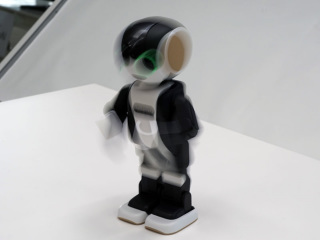RoBoHoN ロボット型デバイス ロボット電話「RoBoHoN」5月発売で198,000円。対話や歩行ができ