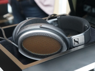ゼンハイザー　ヘッドフォン Amazon.co.jp: Sennheiser ゼンハイザー MOMENTUM 4 Wireless