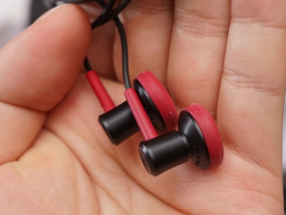 希少品　傷物語　インイヤーイヤホンNWSTUDIO NEO KISSSHOT 希少品 傷物語 インイヤーイヤホンNWSTUDIO NEO KISSSHOT